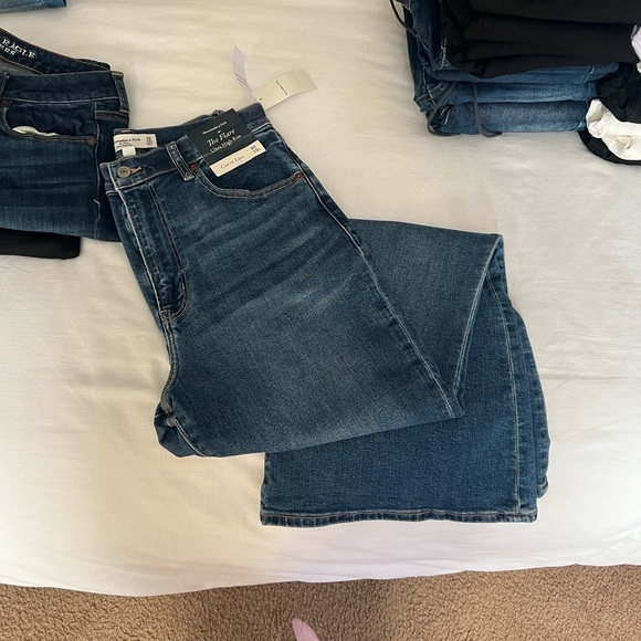 American Eagle & Ambercrombie Jeans - Picture 3 of 9